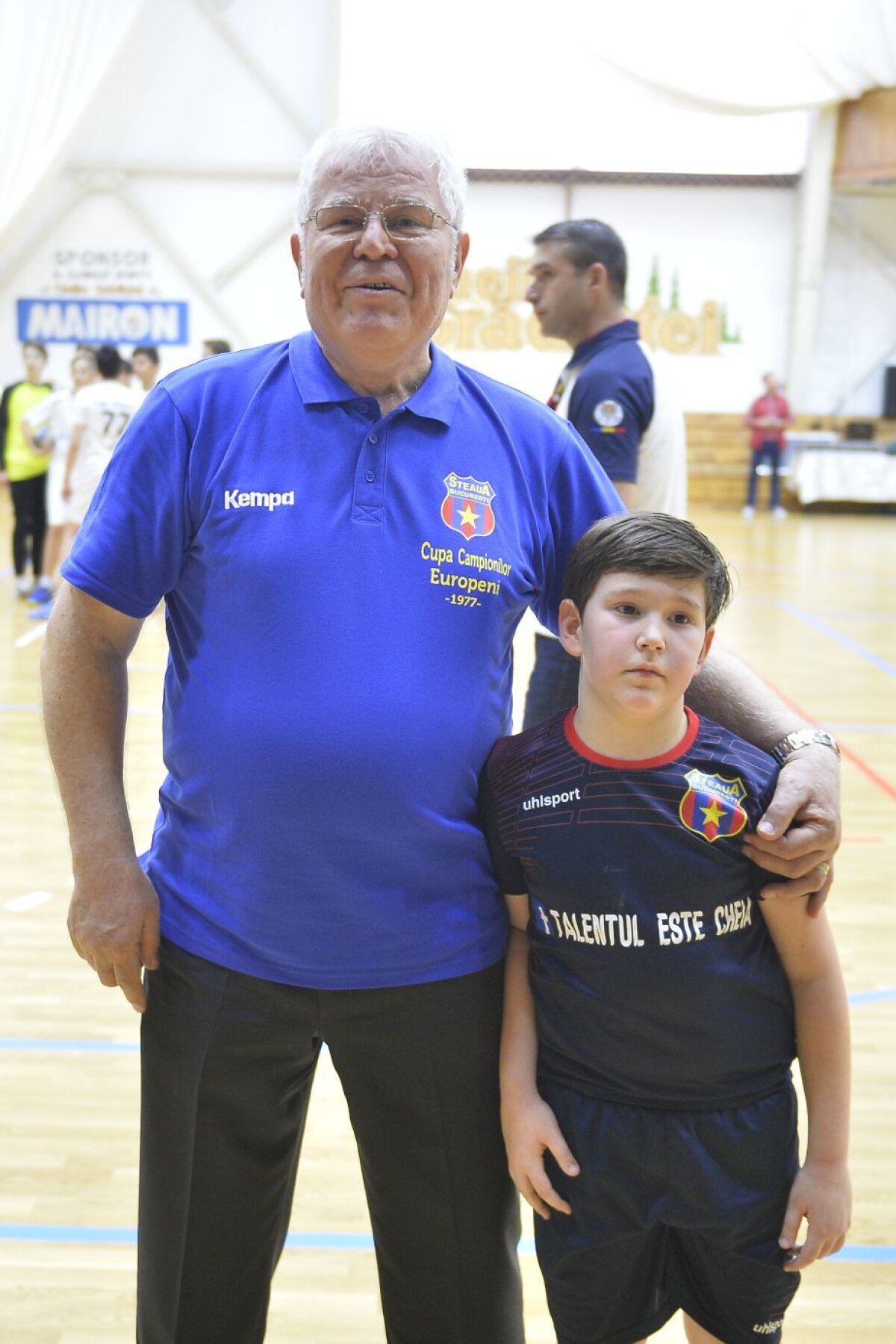 FOTO Semicerc peste 40 de ani » Componenții echipelor de handbal din 1968 și 1977 s-au reunit la Cheile Grădiștei pentru a celebra 49, respectiv 40 de ani de la câștigarea CCE