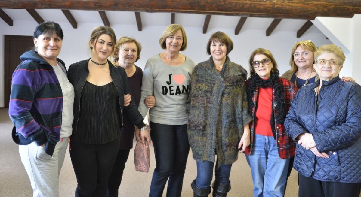 FOTO Semicerc peste 40 de ani » Componenții echipelor de handbal din 1968 și 1977 s-au reunit la Cheile Grădiștei pentru a celebra 49, respectiv 40 de ani de la câștigarea CCE