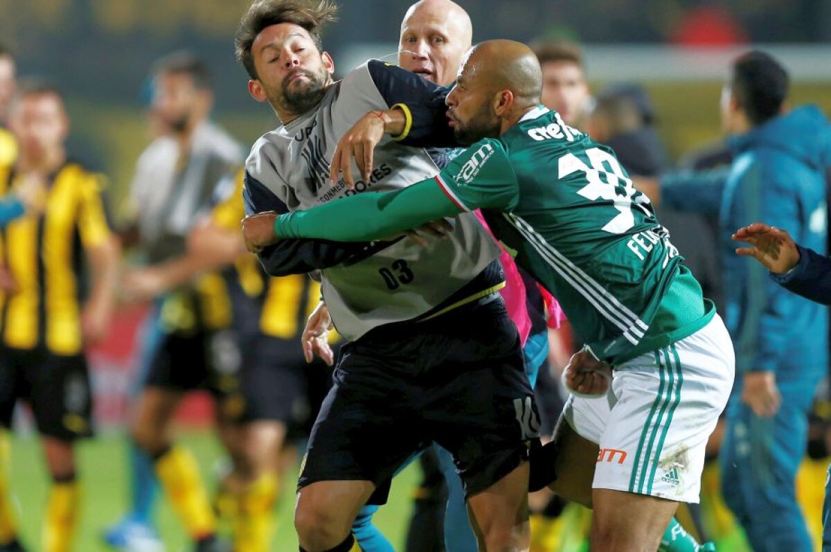 VIDEO + FOTO Violențe cum nu s-au mai văzut! S-au bătut și pe teren, și în tribune, în Copa Libertadores » Melo și-a lovit un rival