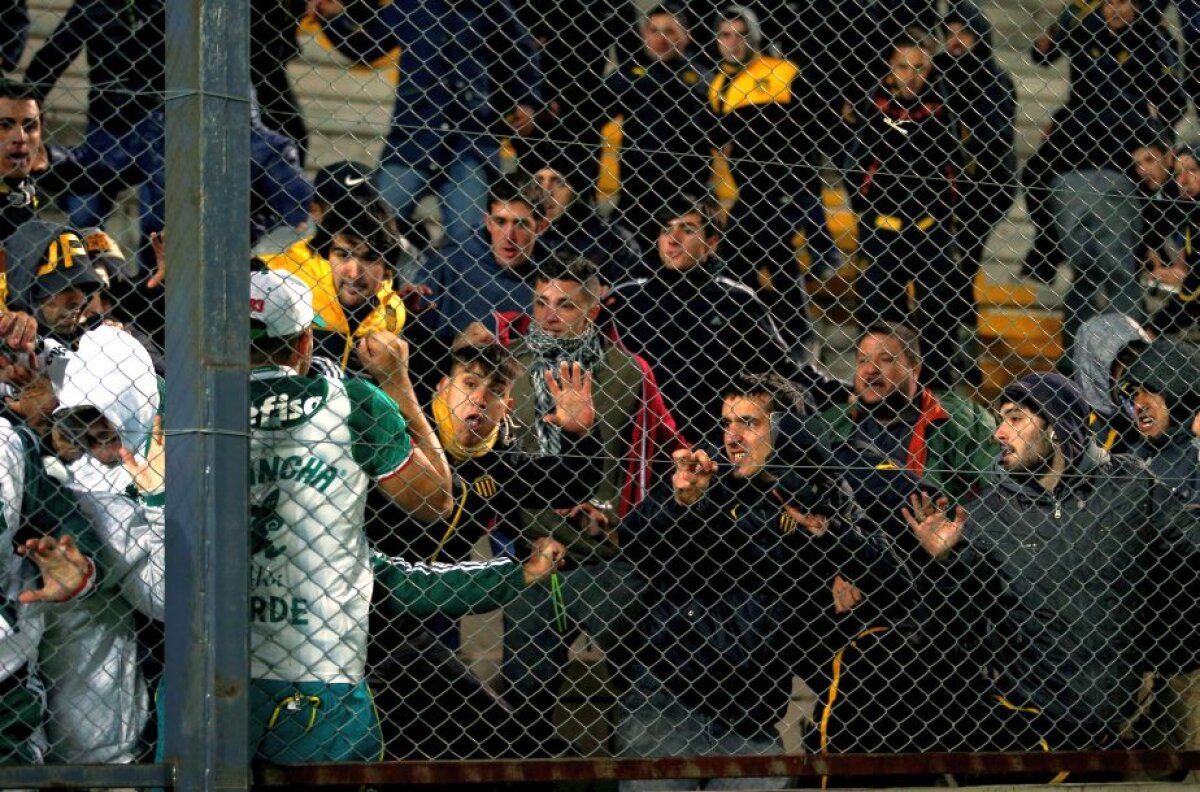 VIDEO + FOTO Violențe cum nu s-au mai văzut! S-au bătut și pe teren, și în tribune, în Copa Libertadores » Melo și-a lovit un rival