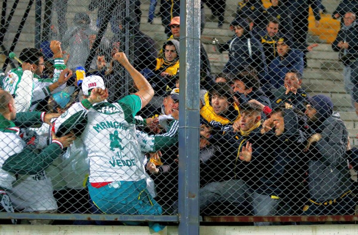 VIDEO + FOTO Violențe cum nu s-au mai văzut! S-au bătut și pe teren, și în tribune, în Copa Libertadores » Melo și-a lovit un rival