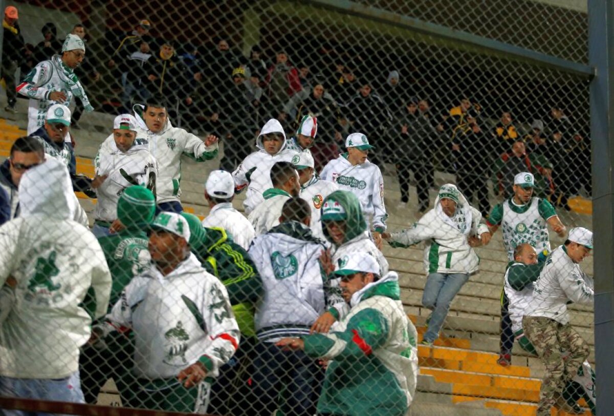 VIDEO + FOTO Violențe cum nu s-au mai văzut! S-au bătut și pe teren, și în tribune, în Copa Libertadores » Melo și-a lovit un rival