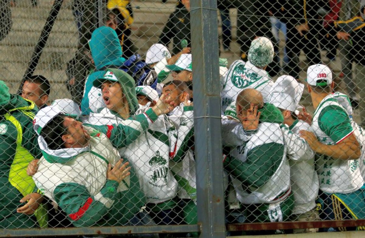 VIDEO + FOTO Violențe cum nu s-au mai văzut! S-au bătut și pe teren, și în tribune, în Copa Libertadores » Melo și-a lovit un rival