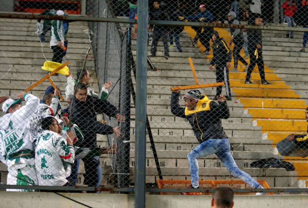 VIDEO + FOTO Violențe cum nu s-au mai văzut! S-au bătut și pe teren, și în tribune, în Copa Libertadores » Melo și-a lovit un rival