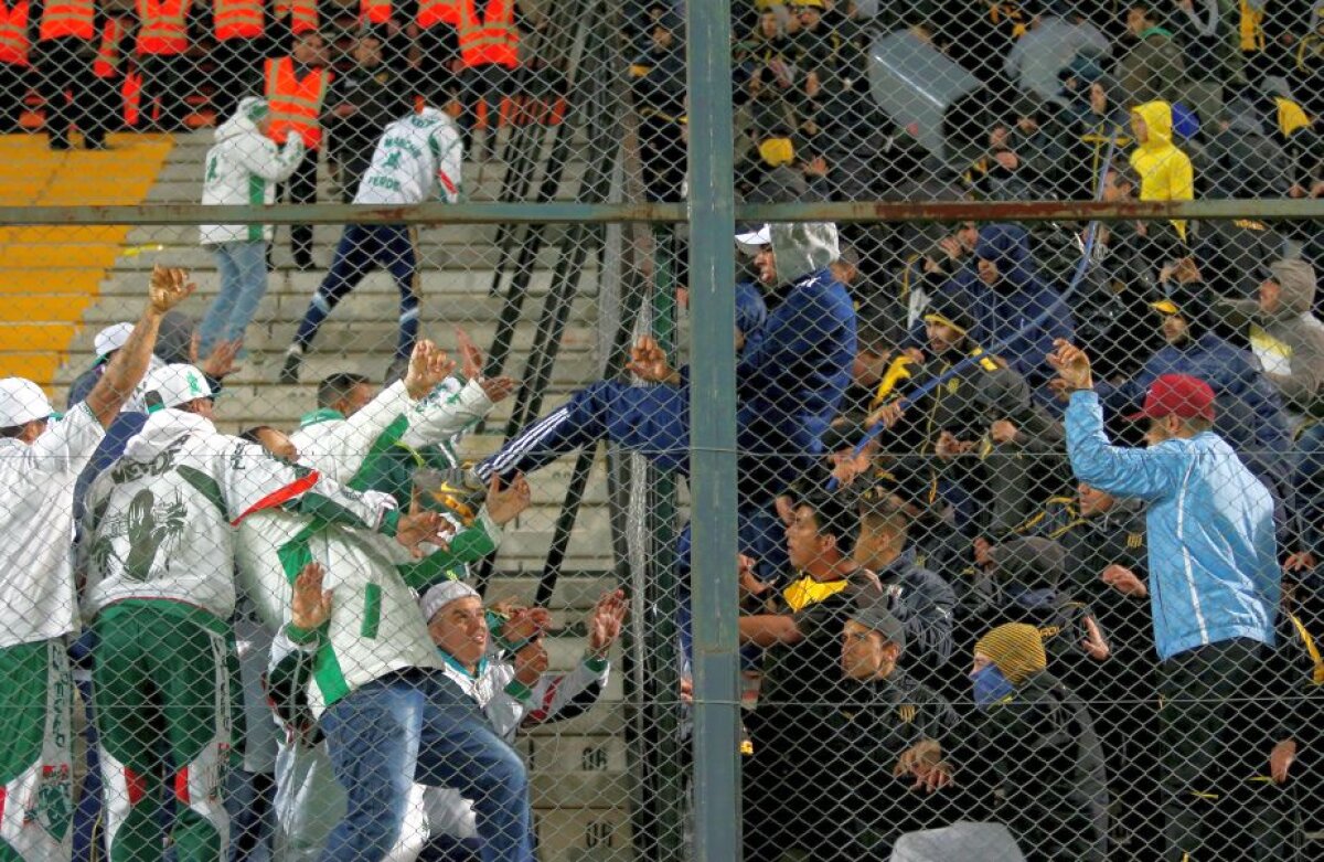 VIDEO + FOTO Violențe cum nu s-au mai văzut! S-au bătut și pe teren, și în tribune, în Copa Libertadores » Melo și-a lovit un rival