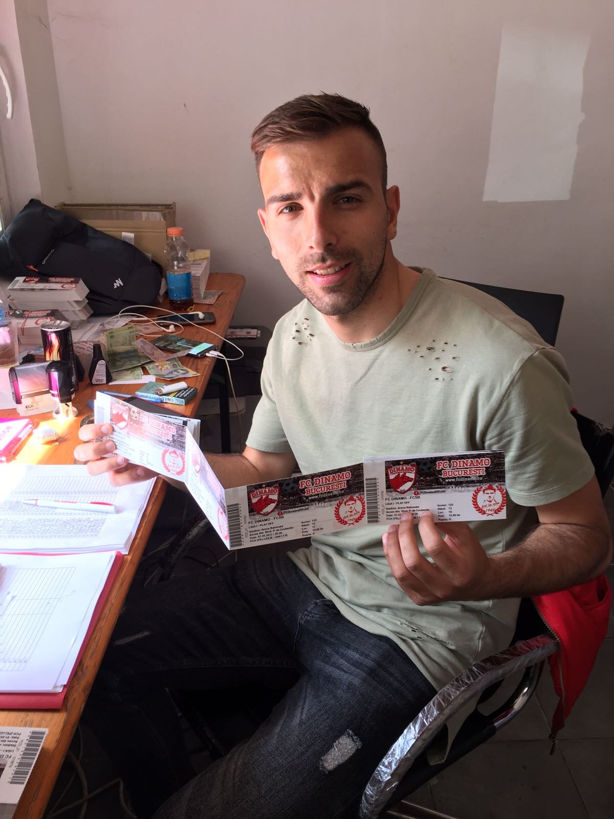  VIDEO + FOTO Busuladzici intră în grupul ”câinilor” care mai cred în titlu: ”Suntem obligați să învingem luni”