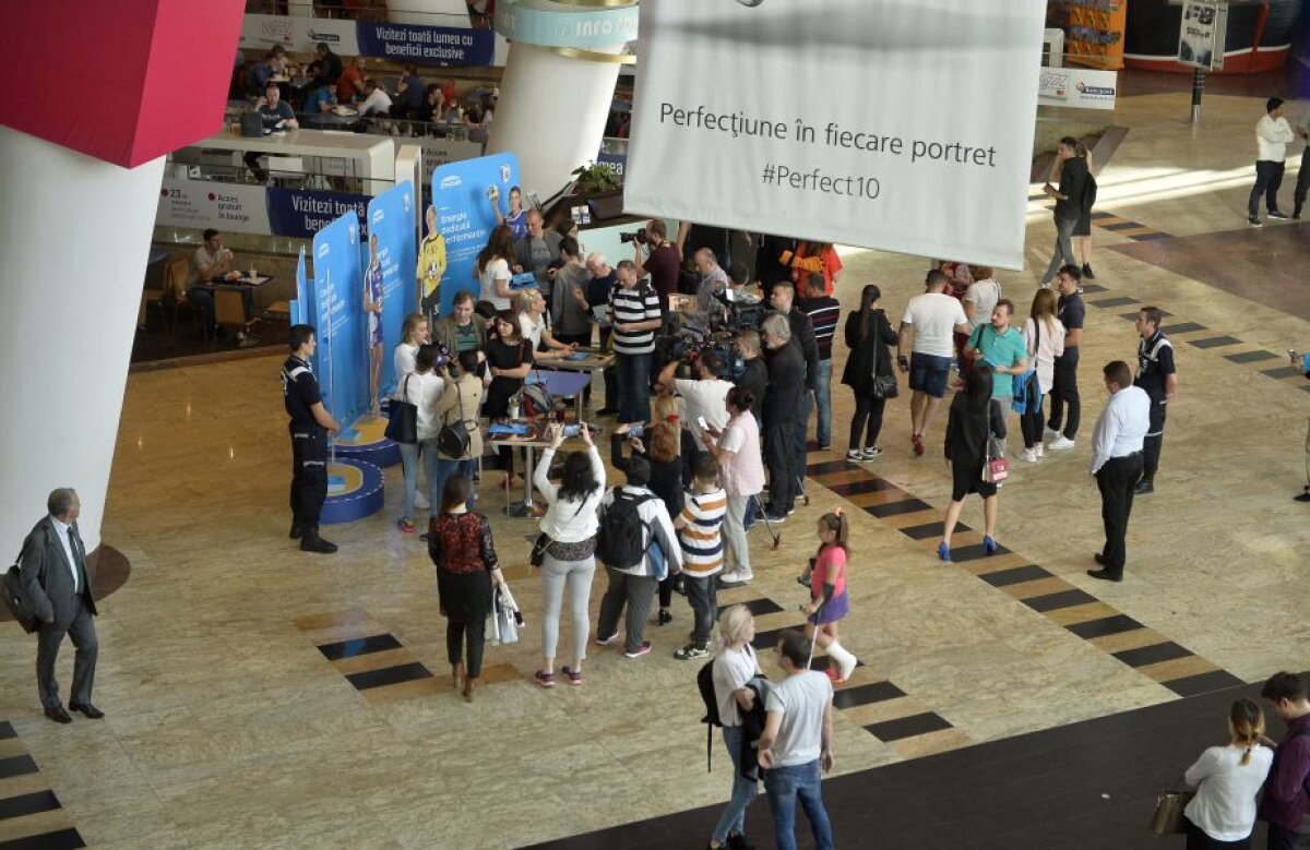 FOTO Sesiune de autografe cu campioanele Europei! Handbalistele de la CSM București, apel către fani 