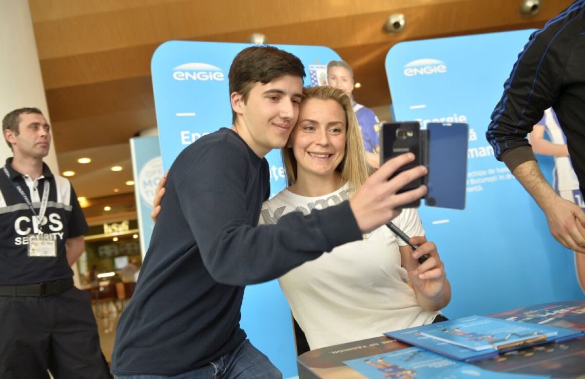 FOTO Sesiune de autografe cu campioanele Europei! Handbalistele de la CSM București, apel către fani 