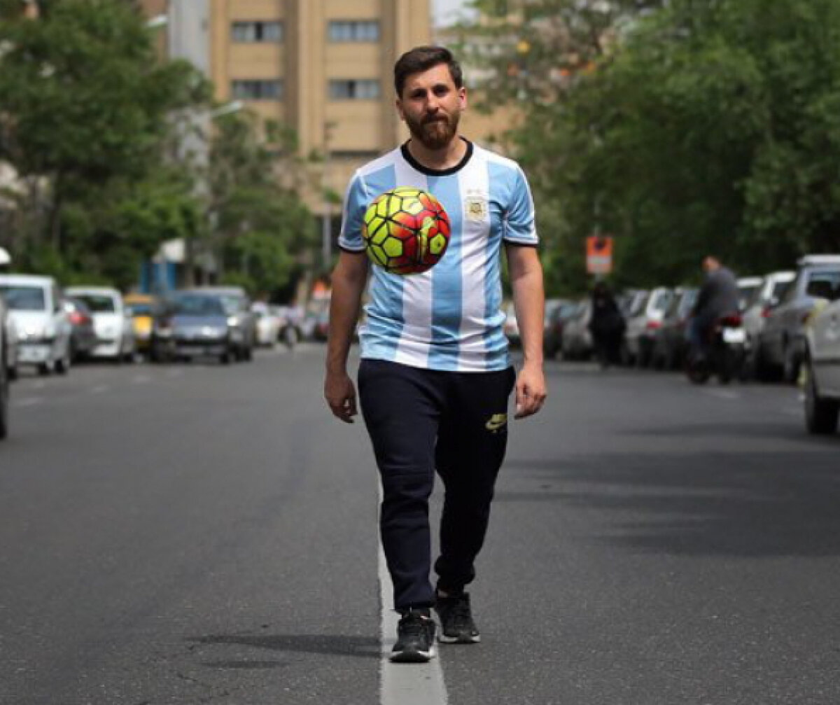 GALERIE FOTO A apărut clona lui Lionel Messi! E din Iran și este identic cu starul Barcelonei 