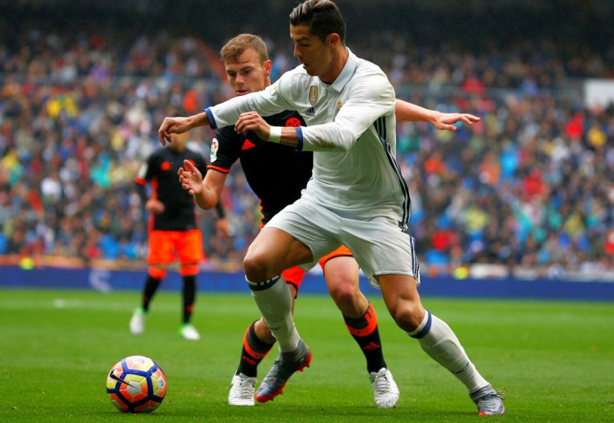 VIDEO+FOTO » Real Madrid dă lovitura în ultimele minute cu Valencia, scor 2-1 » Madrilenii au prima șansă la campionat 