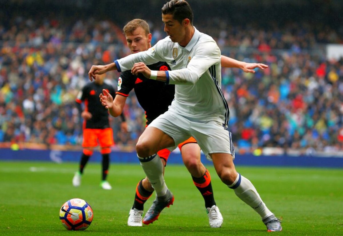 VIDEO+FOTO » Real Madrid dă lovitura în ultimele minute cu Valencia, scor 2-1 » Madrilenii au prima șansă la campionat 