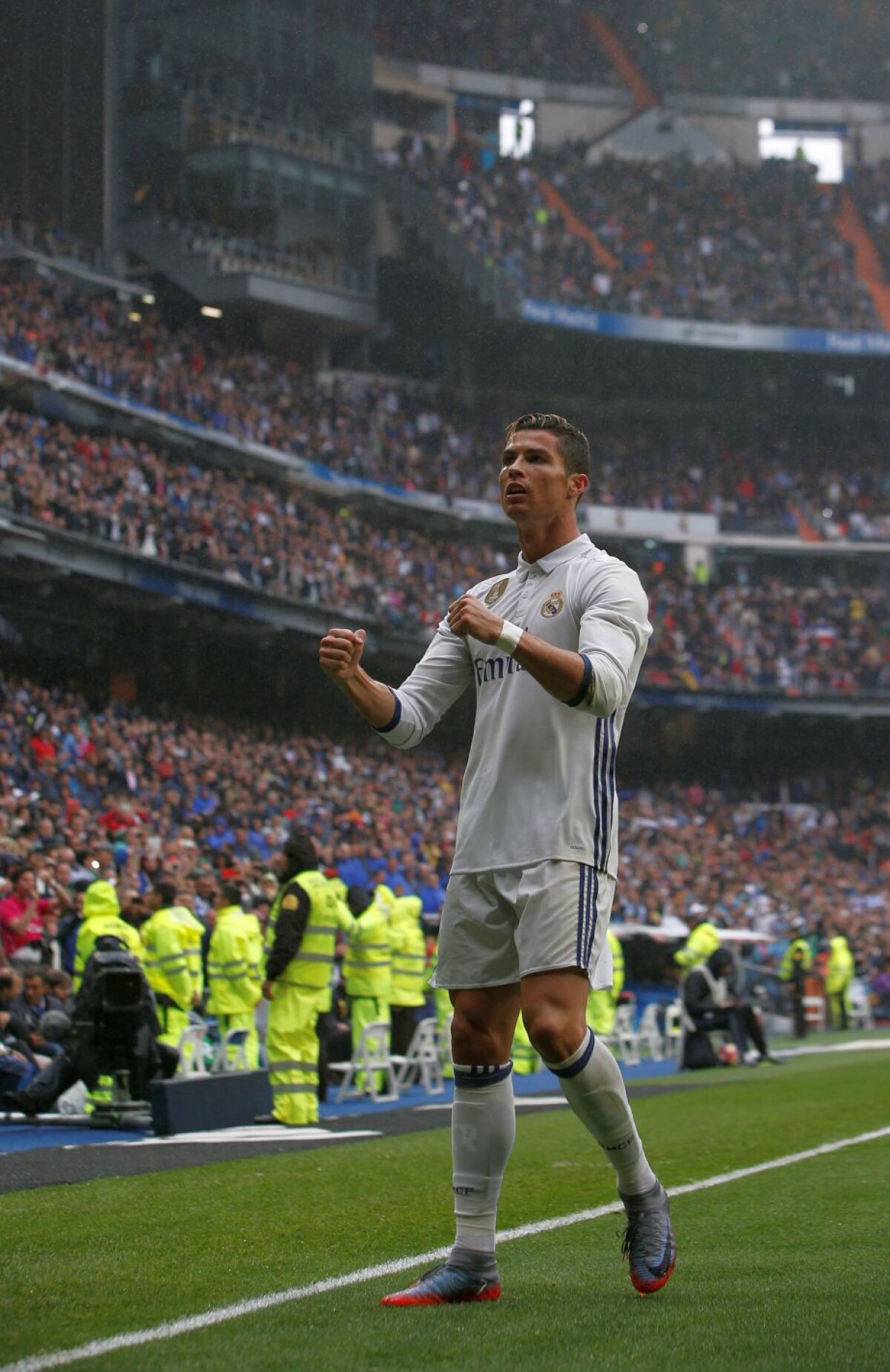 VIDEO+FOTO » Real Madrid dă lovitura în ultimele minute cu Valencia, scor 2-1 » Madrilenii au prima șansă la campionat 