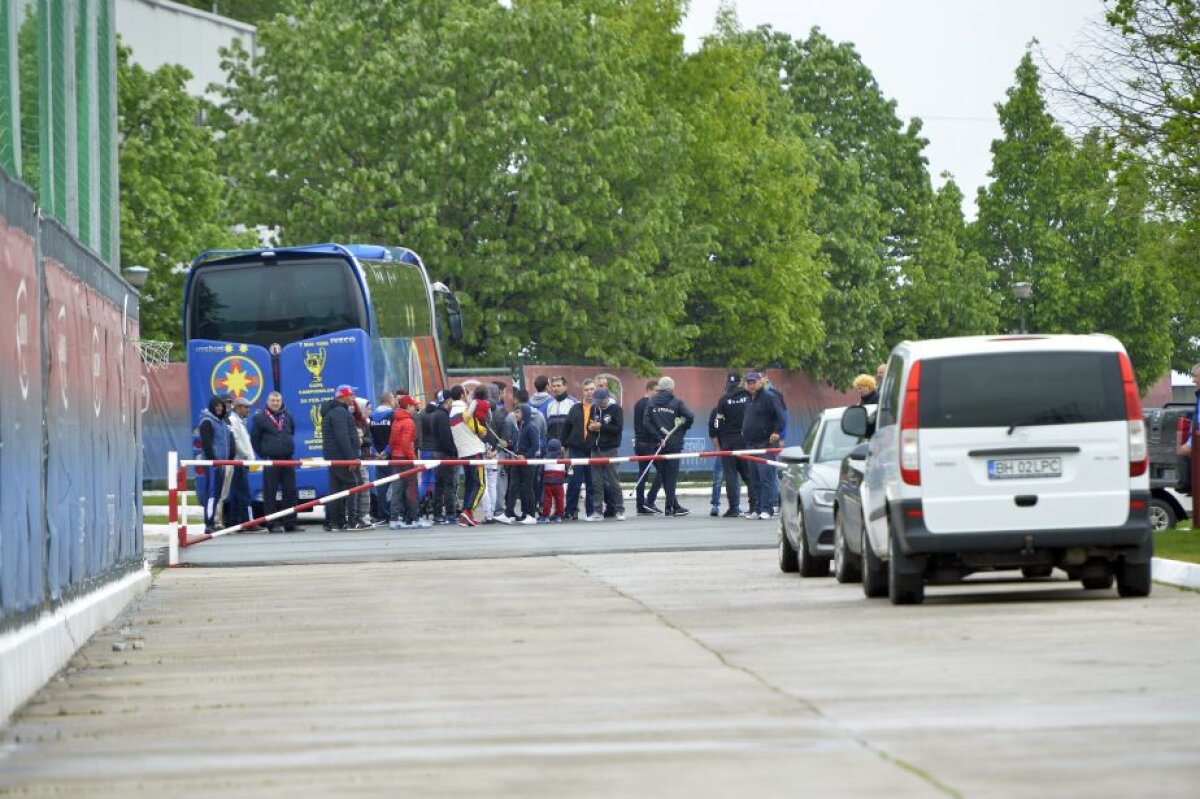 EXCLUSIV / VIDEO +FOTO » 150 de suporteri ai lui FCSB i-au încurajat pe jucători + Imagini de la antrenament