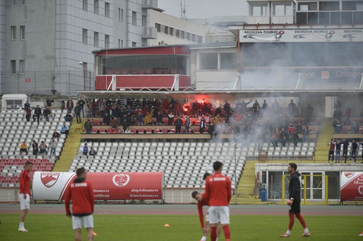 VIDEO + FOTO Fanii dinamovişti au făcut spectacol înaintea partidei cu FCSB » L-au convins pe Contra: "Sunt aproape de a rămâne" 