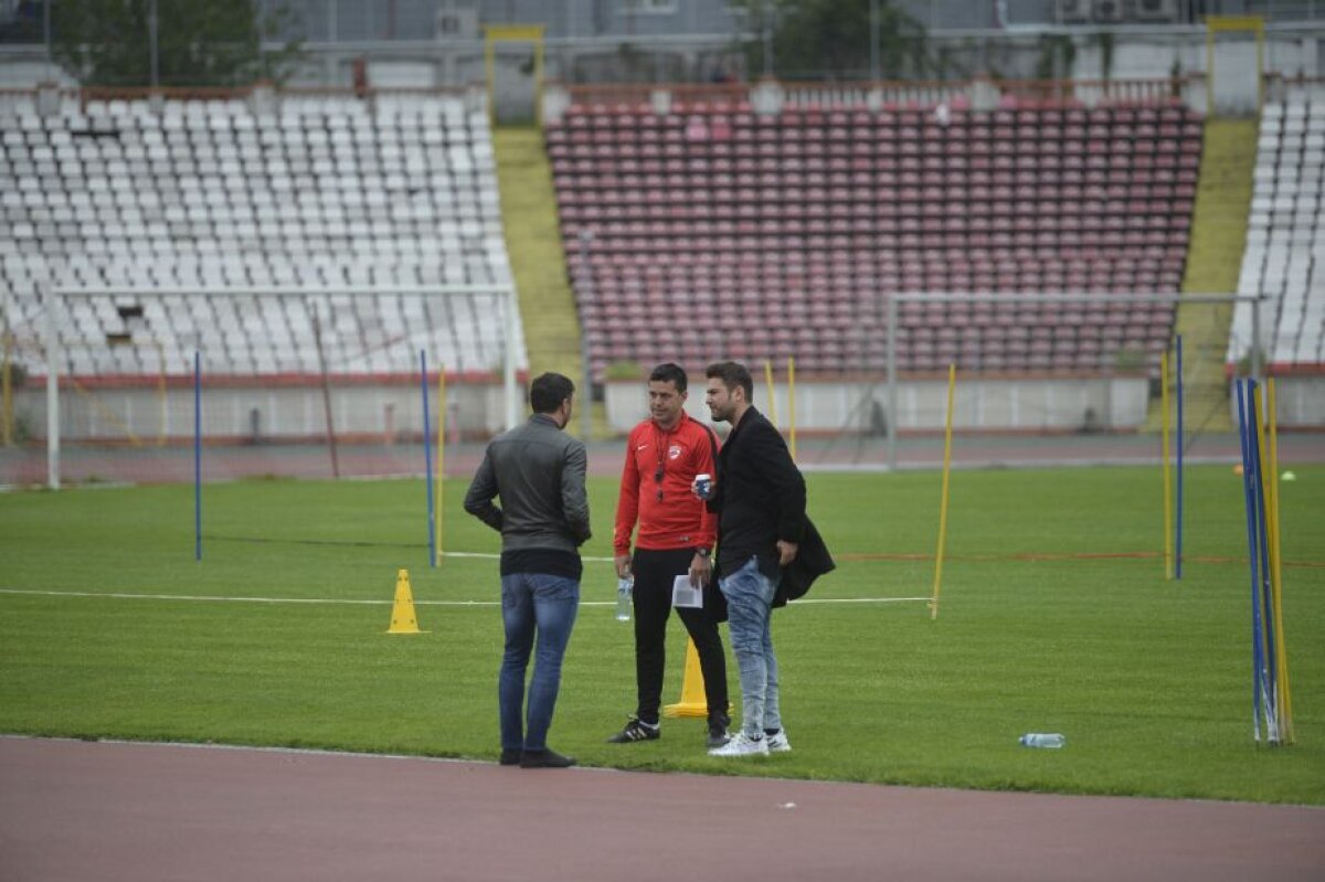 VIDEO + FOTO Fanii dinamovişti au făcut spectacol înaintea partidei cu FCSB » L-au convins pe Contra: "Sunt aproape de a rămâne" 