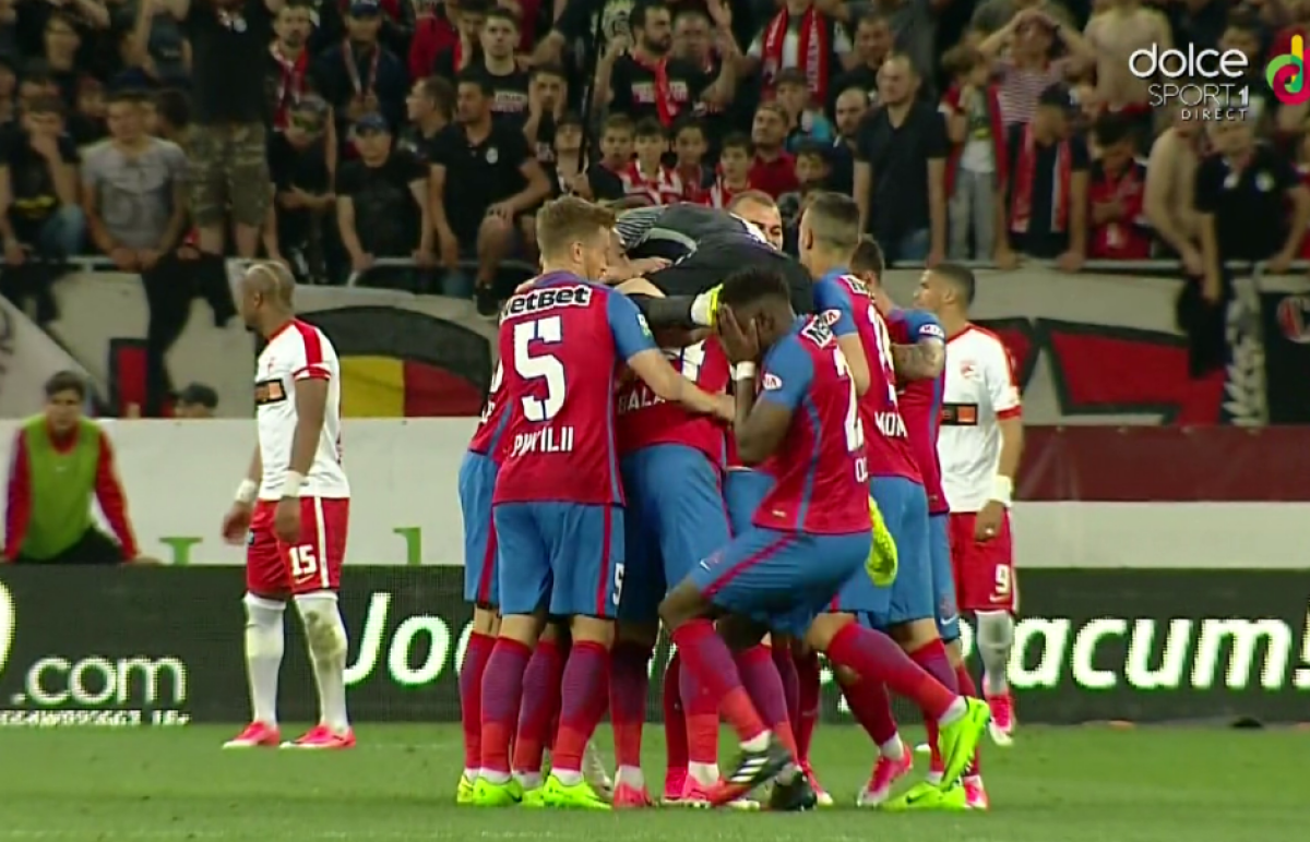 FOTO Așa gol, așa bucurie :) Cascadorii râsului » Niță l-a accidentat pe Moke după gol