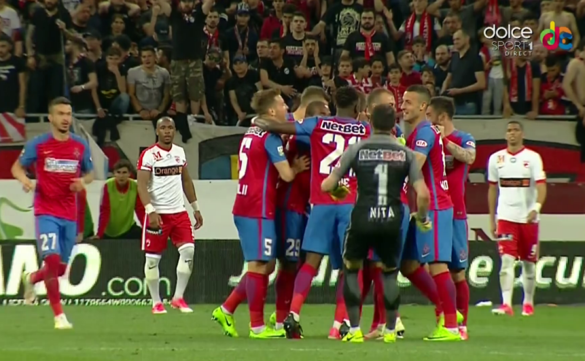 FOTO Așa gol, așa bucurie :) Cascadorii râsului » Niță l-a accidentat pe Moke după gol