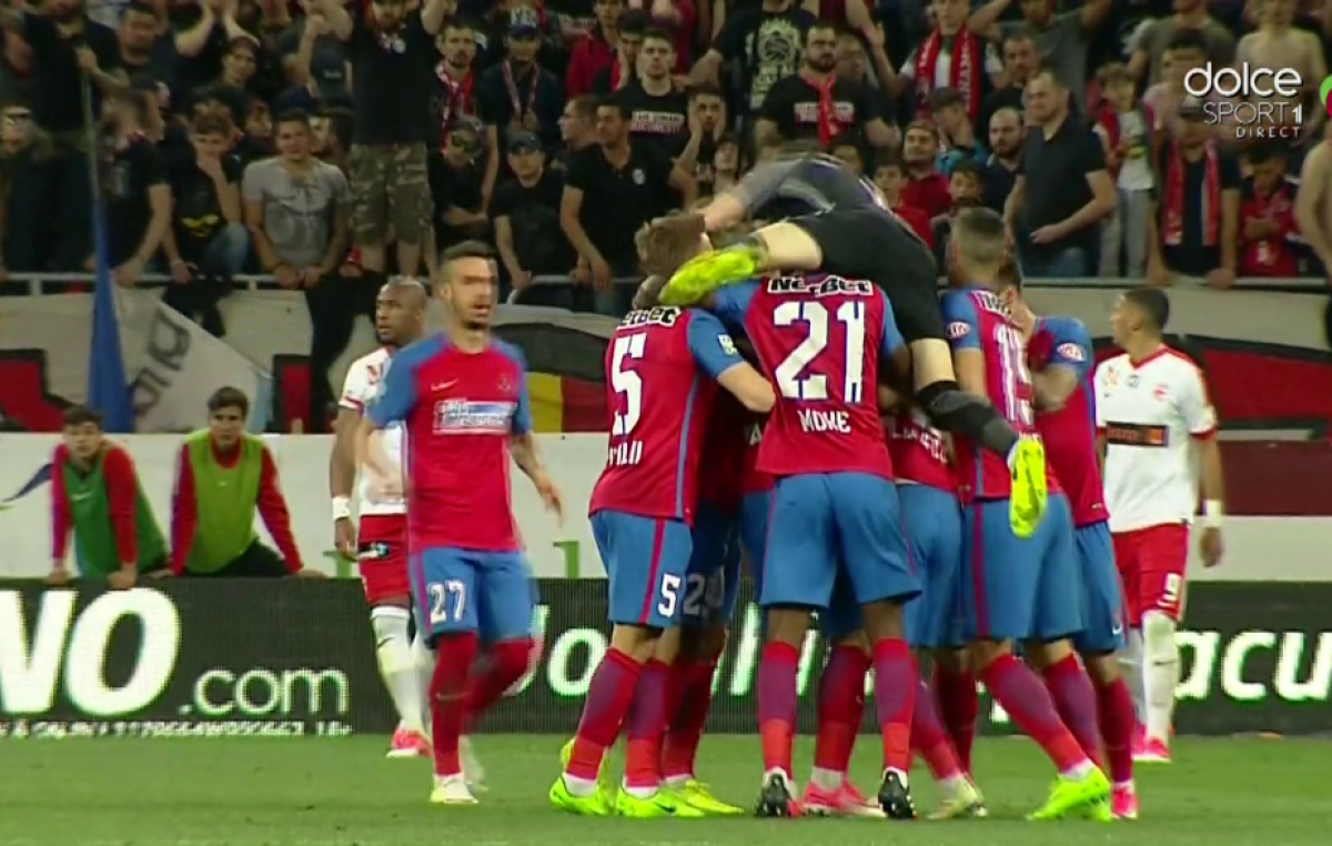 FOTO Așa gol, așa bucurie :) Cascadorii râsului » Niță l-a accidentat pe Moke după gol