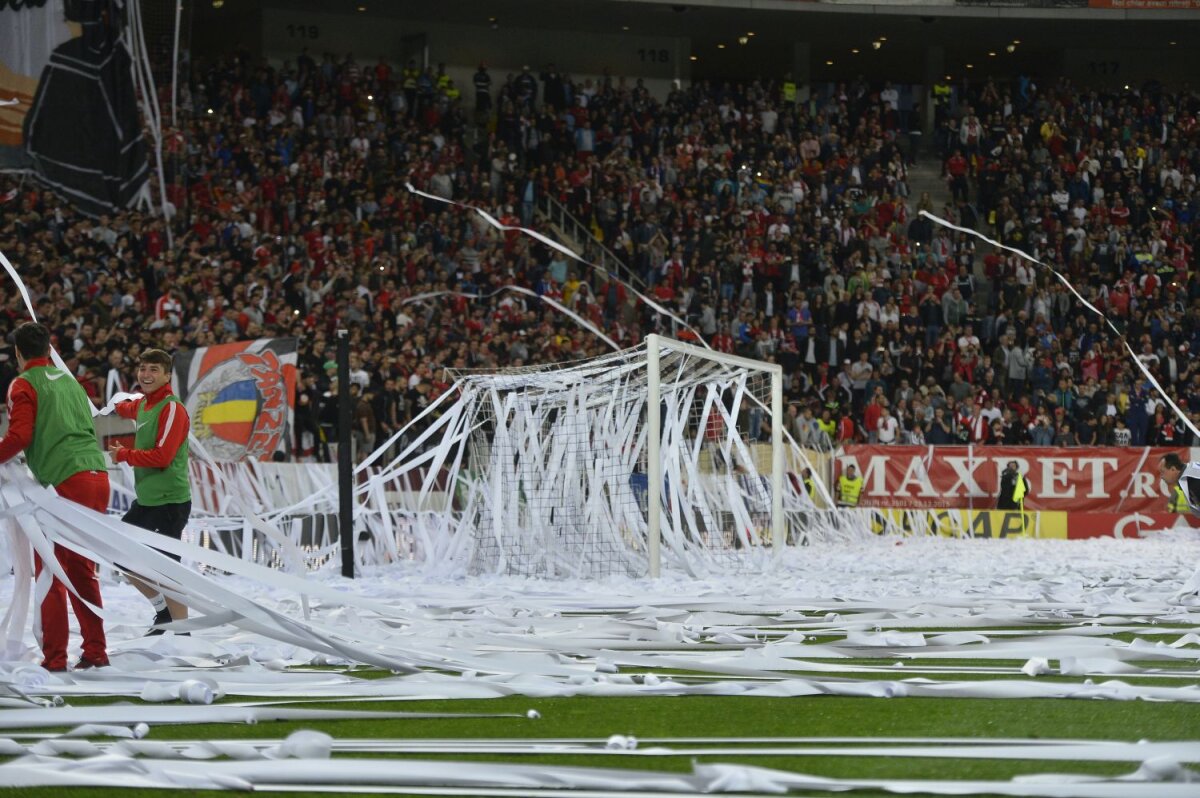 FOTO Tribune ca în vremurile bune! Atmosferă incendiară la Derby de România