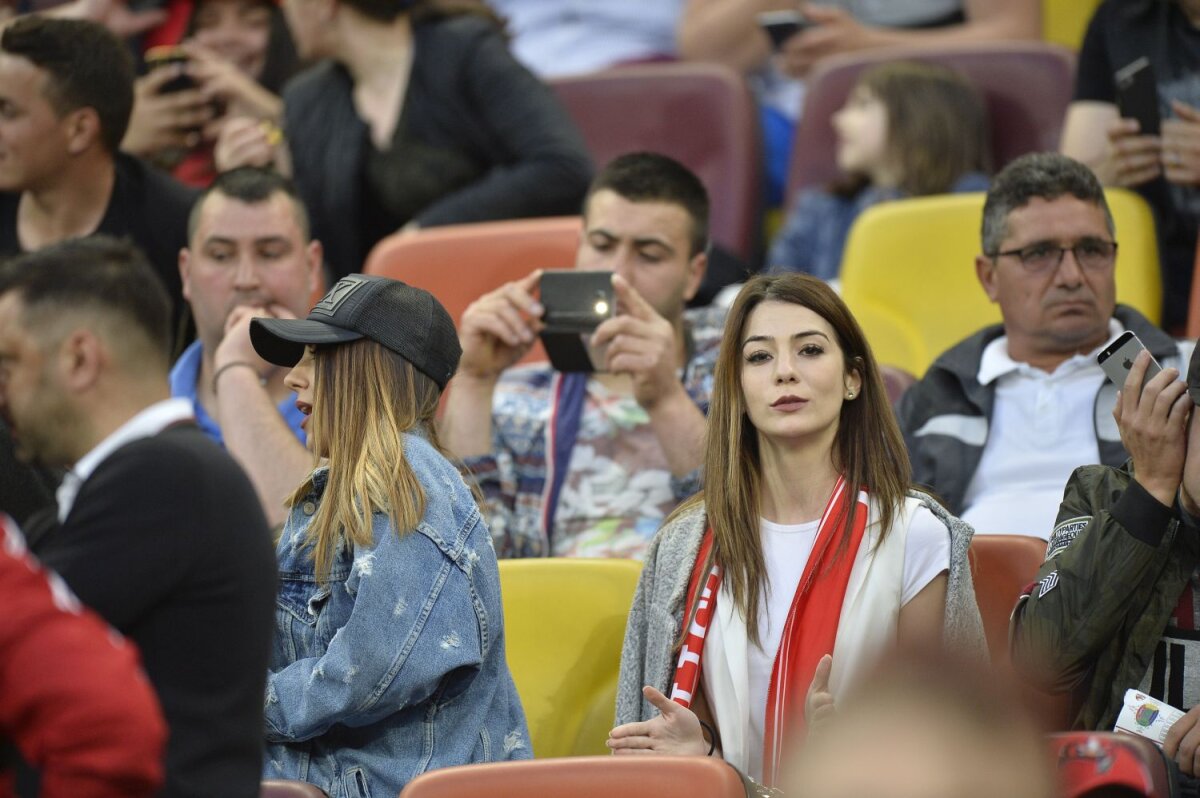 FOTO Tribune ca în vremurile bune! Atmosferă incendiară la Derby de România