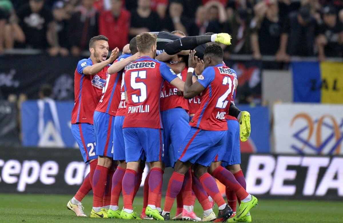 FOTO Așa gol, așa bucurie :) Cascadorii râsului » Niță l-a accidentat pe Moke după gol