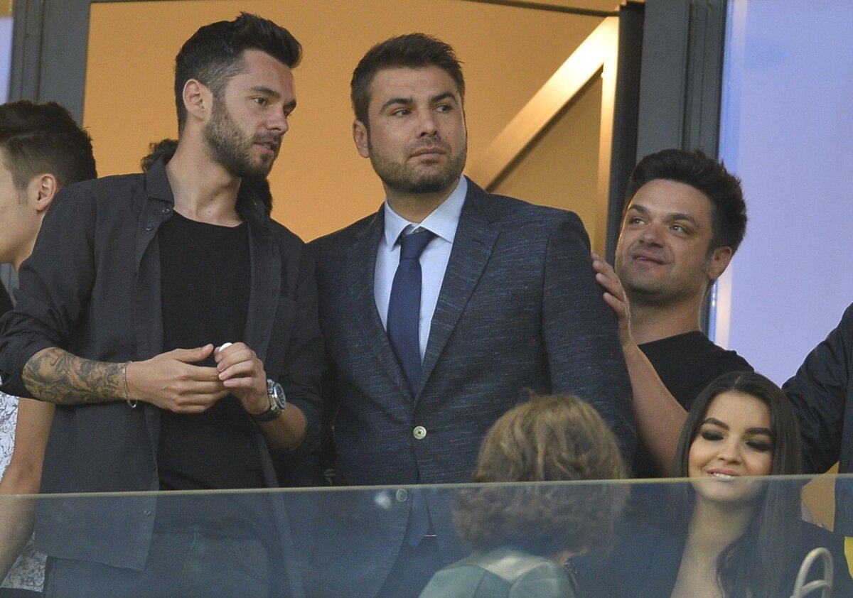 GALERIE FOTO Cele mai tari 5 fotografii de la derby » Sandra a eclipsat "oficiala" unde a mai luat loc și prima doamnă de la Dinamo