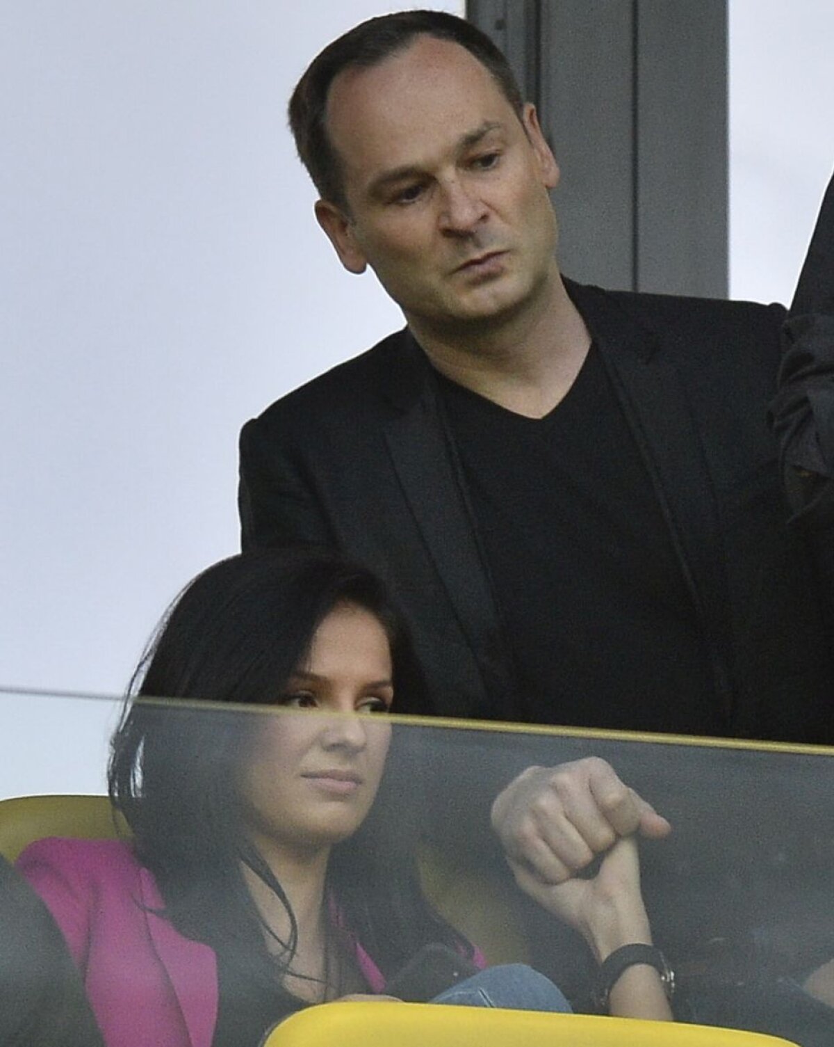 GALERIE FOTO Cele mai tari 5 fotografii de la derby » Sandra a eclipsat "oficiala" unde a mai luat loc și prima doamnă de la Dinamo