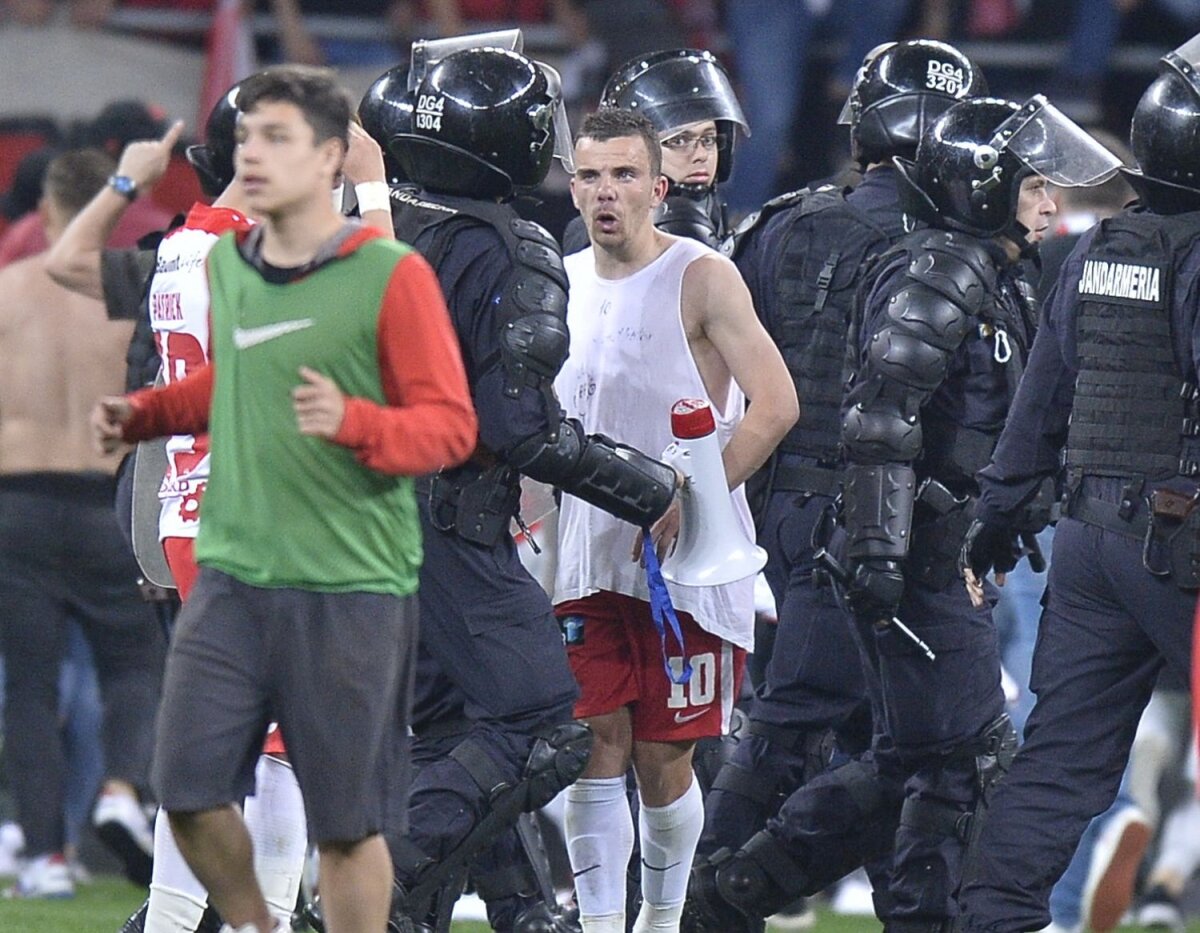 GALERIE FOTO Cele mai tari 5 fotografii de la derby » Sandra a eclipsat "oficiala" unde a mai luat loc și prima doamnă de la Dinamo