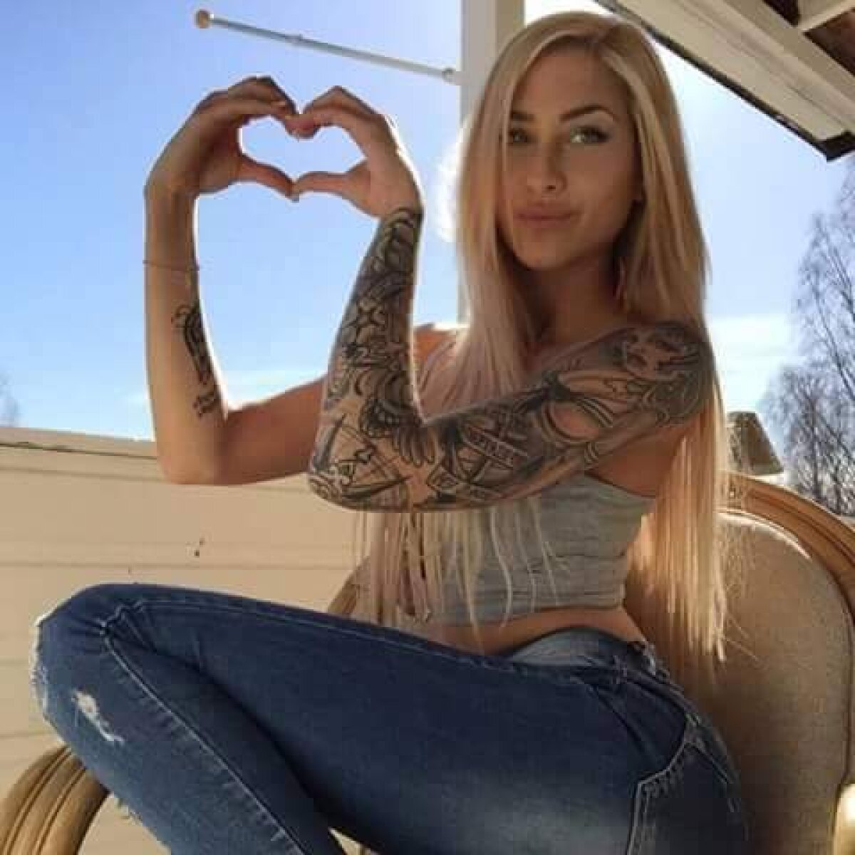 FOTO Zeița deșertului » Zhara Nilsson face spectacol printre dunele din Australia