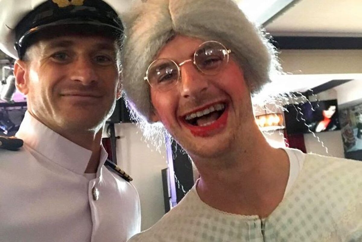 GALERIE FOTO Imagini-spectacol » Cum a apărut la petrecere un fost fotbalist de la Dinamo :)