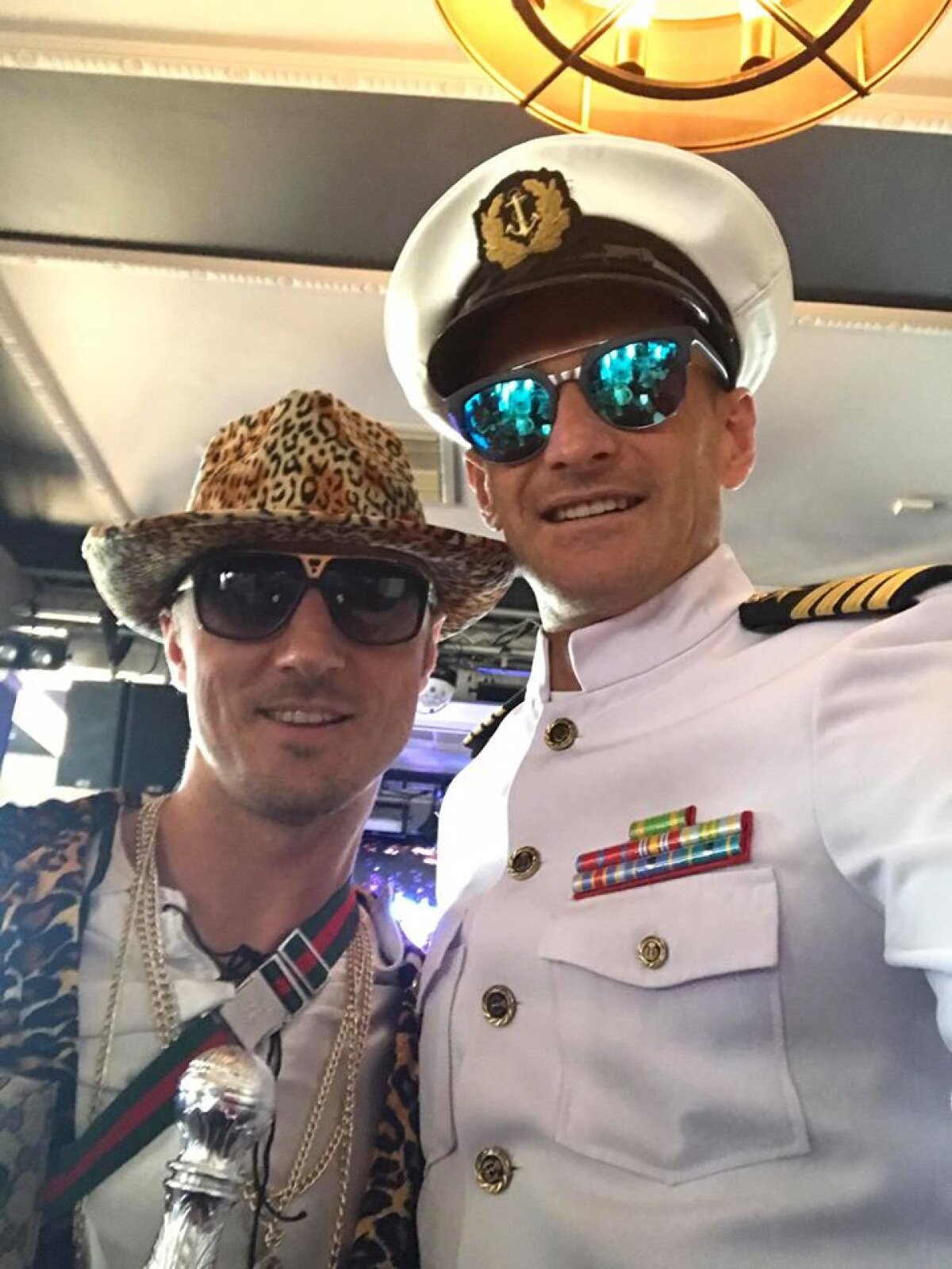 GALERIE FOTO Imagini-spectacol » Cum a apărut la petrecere un fost fotbalist de la Dinamo :)