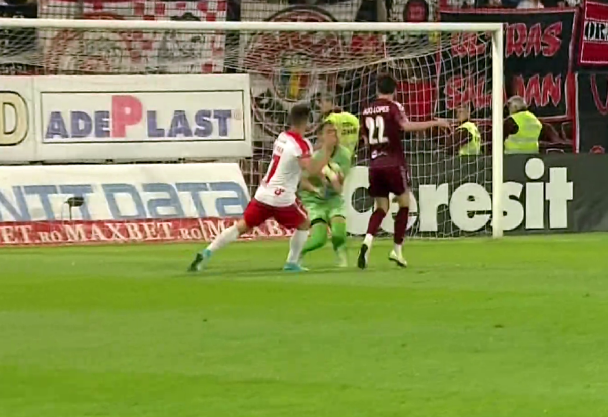 VIDEO+FOTO Steliștii insinuează că unul dintre jucătorii CFR-ului ar face un meci suspect cu Dinamo! În startul reprizei secunde, jucătorul A GAFAT decisiv :O