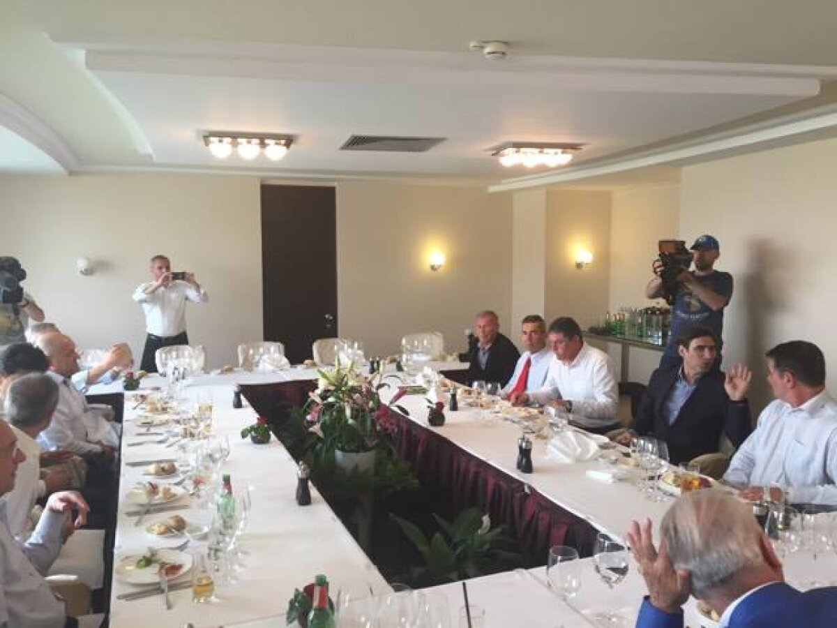 VIDEO + FOTO Jucătorii Stelei '86 s-au întâlnit pentru a sărbători 31 de ani de la câștigarea CCE: "Hai, Steaua! Putem spune «Steaua», că e a noastră"