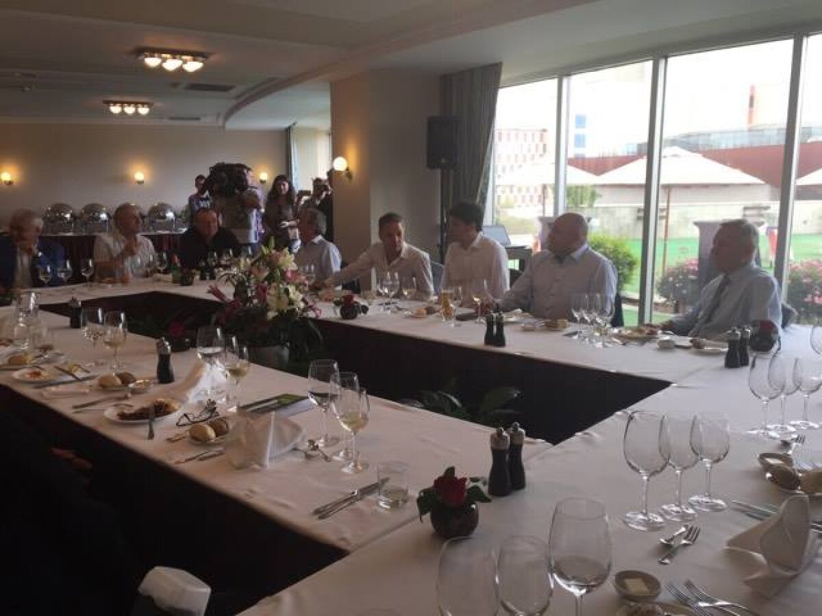 VIDEO + FOTO Jucătorii Stelei '86 s-au întâlnit pentru a sărbători 31 de ani de la câștigarea CCE: "Hai, Steaua! Putem spune «Steaua», că e a noastră"