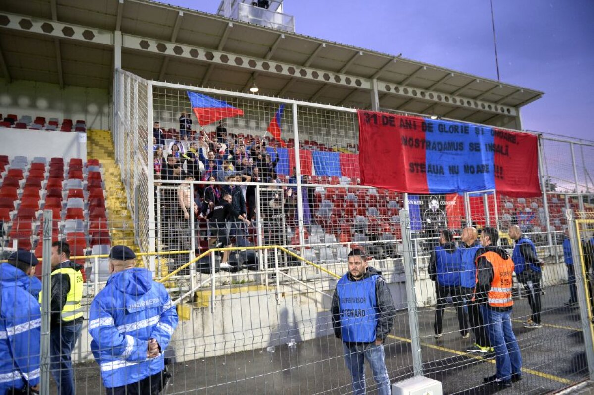 FOTO Suporterii celor de la FCSB le răspund suporterilor dinamoviști: "Nostradamus se înșală!"