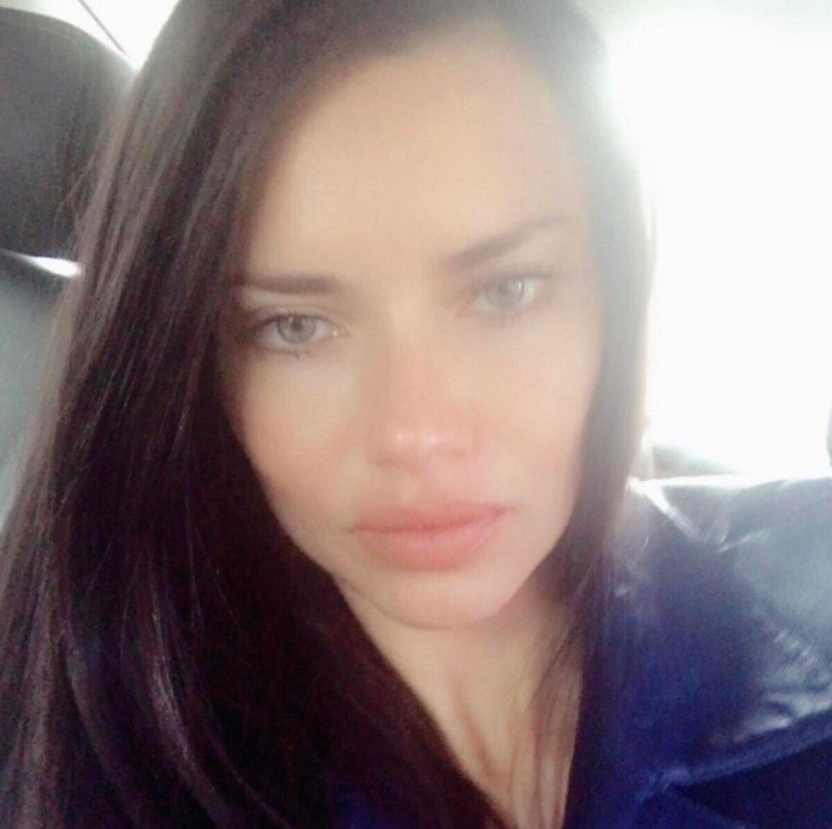 VIDEO&FOTO Un jucător norocos » Adriana Lima a fost sedusă din nou de un sportiv: ce apariții incendiare i-a dedicat