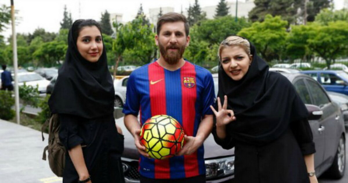 FOTO & VIDEO Au început problemele pentru copia fidelă a lui Messi » A ajuns la poliţie!