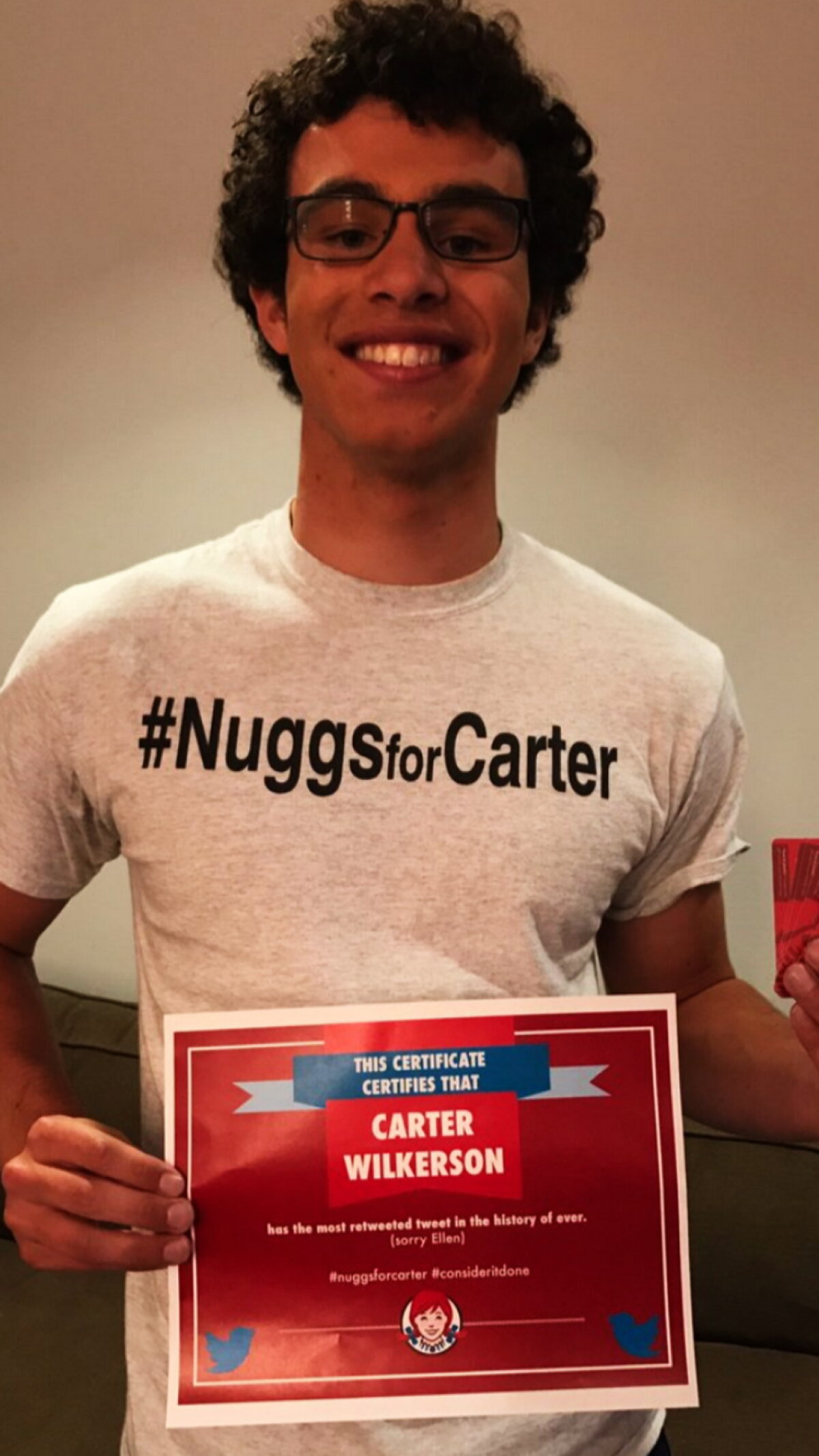 Un adolescent american a câştigat "chicken nuggets" pentru un an, după ce a făcut senzație pe Twitter