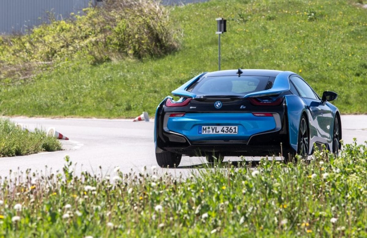 VIDEO+FOTO Test drive cu toată gama de electrice a celor de la BMW » Adrenalină la priză: i8 și i3 pe circuit