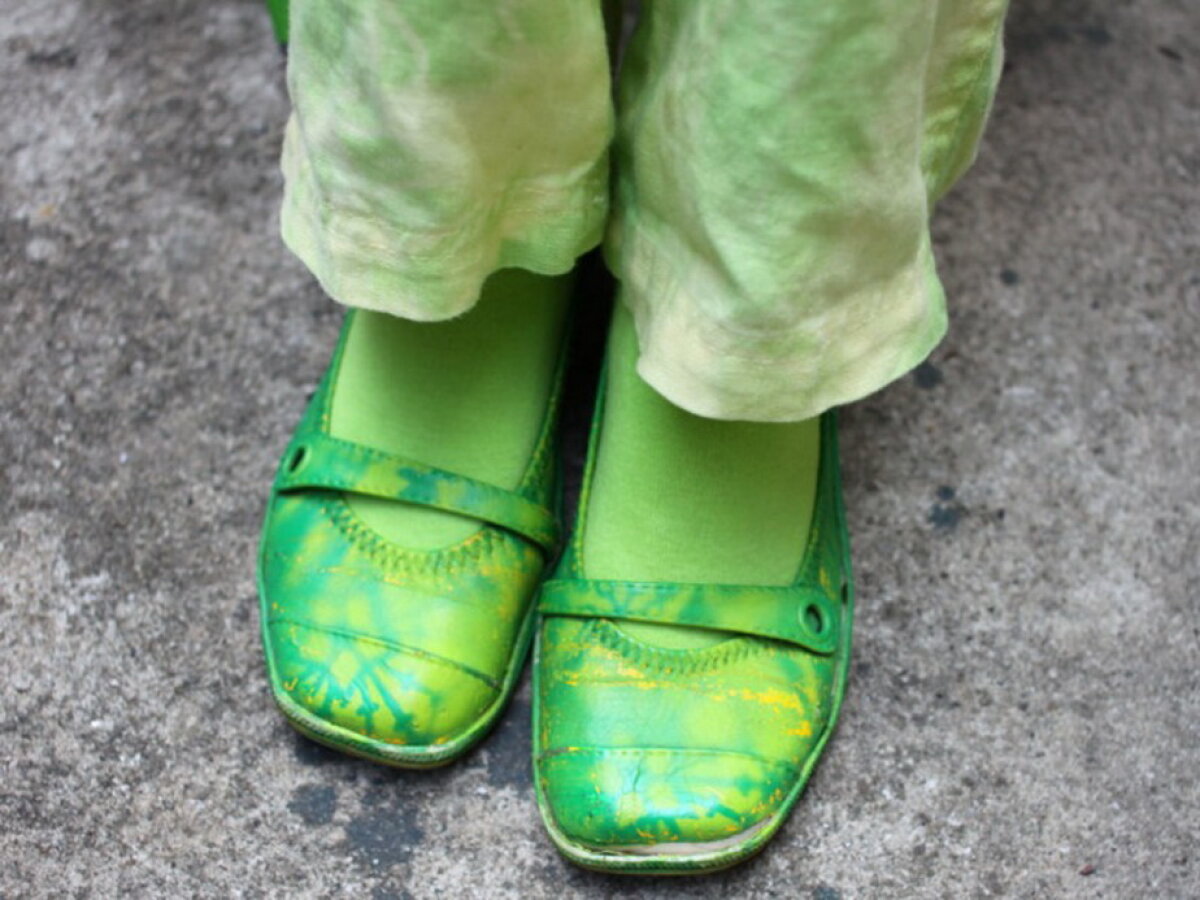 GALERIE FOTO & VIDEO O femeie se îmbracă numai în verde de 20 de ani