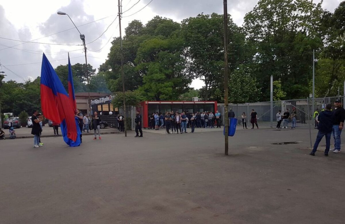 liveBLOG AICI // FOTO+VIDEO Ultimele informații de pe stadioane! Viitorul se pregătește de sărbătoare, fanii FCSB-ului stau la coadă la casa de bilete