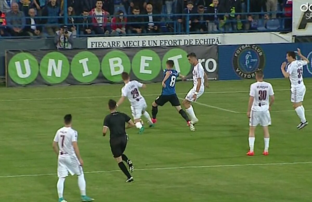 FOTO Viitorul a cerut penalty, înainte ca FCSB să deschidă scorul în meciul cu CS U! Arbitrul a lăsat jocul să continue