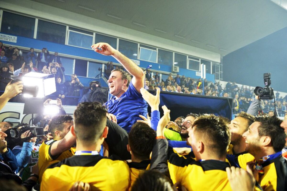 GALERIE FOTO + VIDEO Regele României! Hagi și jucătorii de la Viitorul au făcut show pe teren după ce au câștigat campionatul