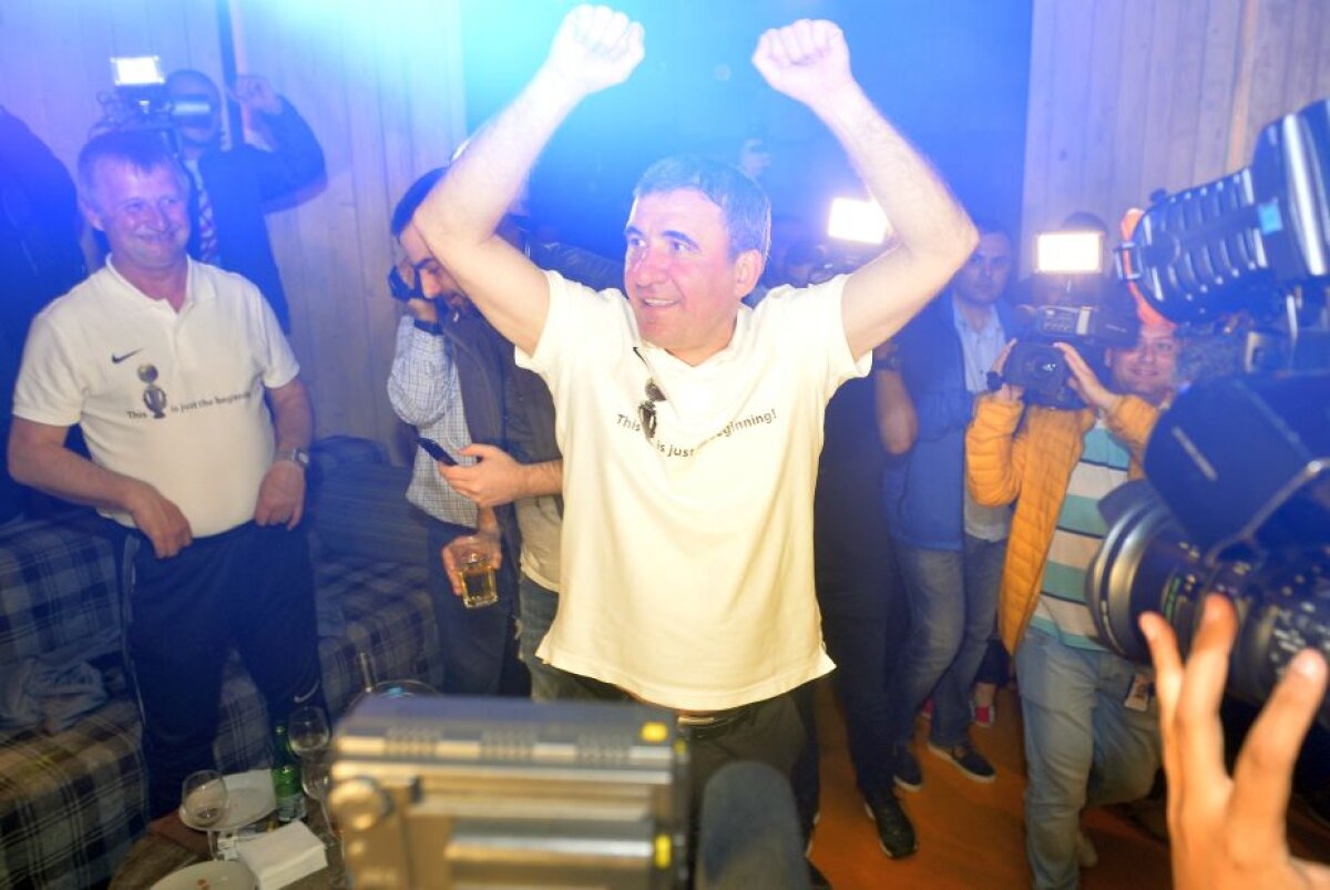 GALERIE FOTO + VIDEO Hagi a făcut show la petrecerea Viitorului! A dansat, a făcut dedicații și a cântat în aromână