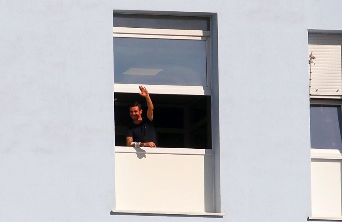 FOTO Spectator la fereastra spitalului! Un stranier din Serie A și-a încurajat echipa într-un mod inedit