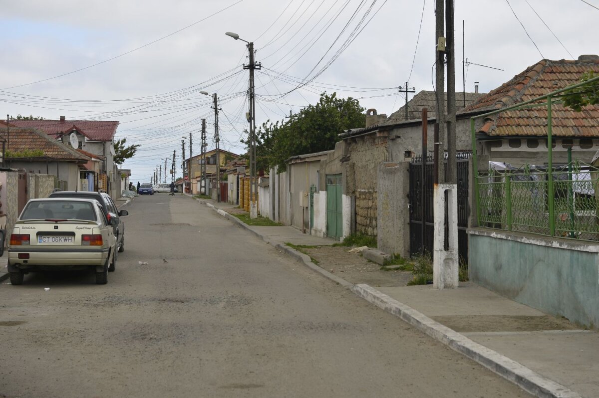 FOTO Amestec de sărăcie și opulență » Reportaj GSP în cel mai mic oraș devenit campion al României: țineau cu FCSB, acum sunt cu Hagi!