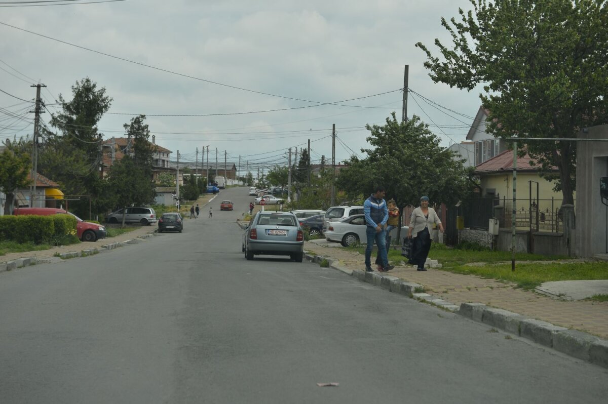 FOTO Amestec de sărăcie și opulență » Reportaj GSP în cel mai mic oraș devenit campion al României: țineau cu FCSB, acum sunt cu Hagi!