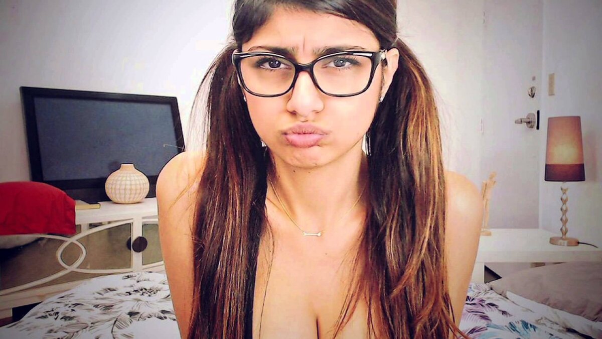 FOTO Mia Khalifa, asalt la un sportiv din NBA: ”Te laşi să îmi atingi sânii dacă ajungi la ei”