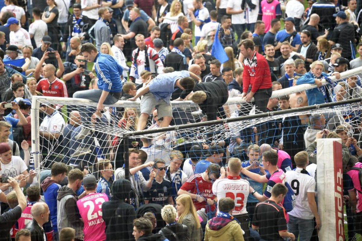 FOTO 3 momente DE NERATAT din ultima etapă din Bundesliga! Două legende s-au retras și suporterii au dat năvala pe teren