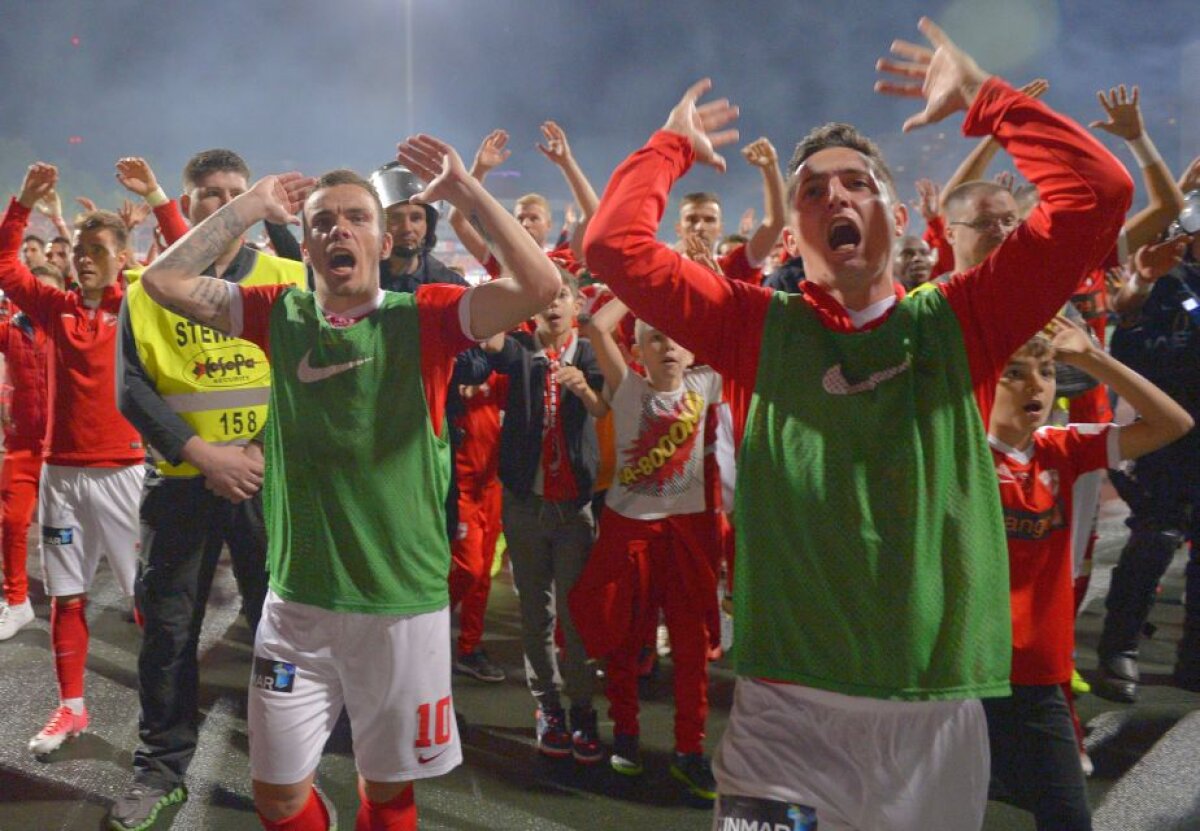 VIDEO+FOTO Colaborare de excepție între jucătorii și suporterii lui Dinamo » Cu ce bannere au apărut cele două părți înaintea meciului cu Timișoara